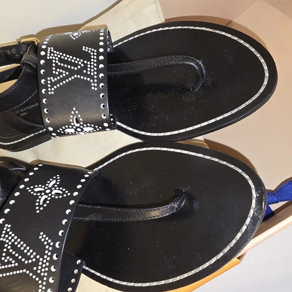 Louis Vuitton Women's Horizon Flat Sandals Perforated Leather Size 40 - Picture 4 of 7